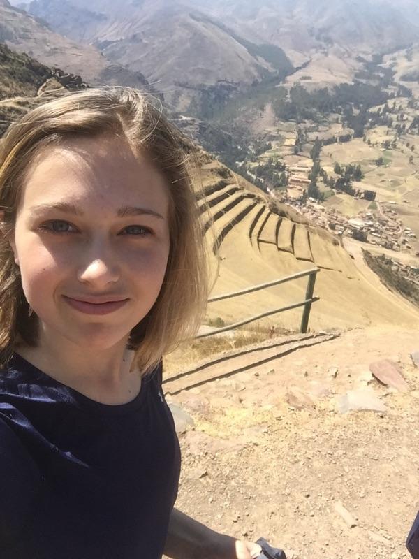 Sophomore Anneliese Thumann volunteers in Peru. Photo courtesy of Patty Thumann