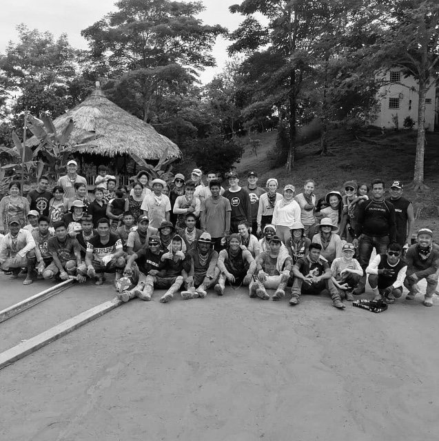 Students from the Panama trip gather together in small and large groups. Photos courtesy of Aysan Razmjouy.