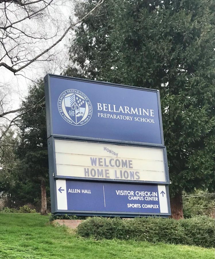 The readerboard welcomes back students.