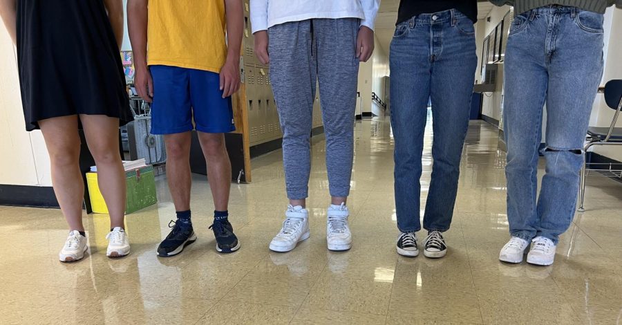 Here+are+examples+of+students+in+and+out+of+dress+code.