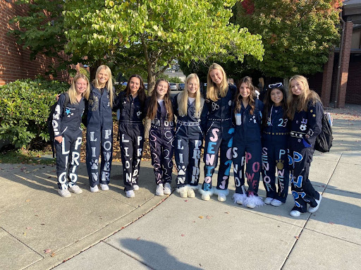 Seniors show off their jumpsuits.