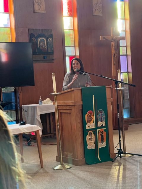 Cindy Davis addresses the faculty/staff in the chapel following the interim principal announcement. 